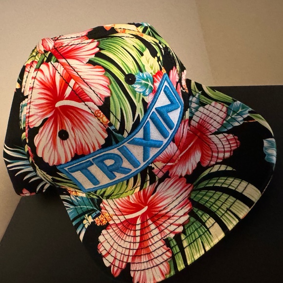 Trixin snapback hat - Picture 2 of 3